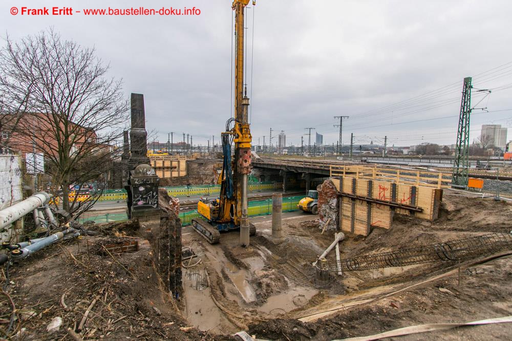 Blick über die Baustelle von Norden.