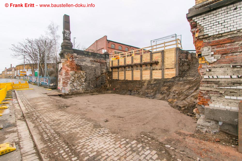 Baufreiheit für die Herstellung der Bohrpfähle am Widerlager Süd.