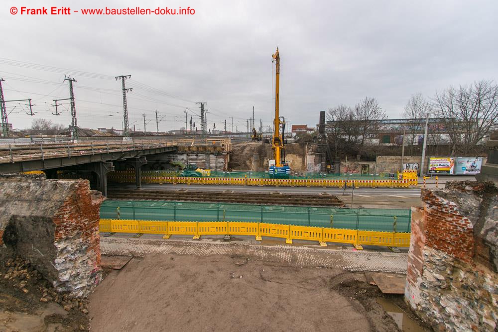 Blick über die Baustelle von Süden.