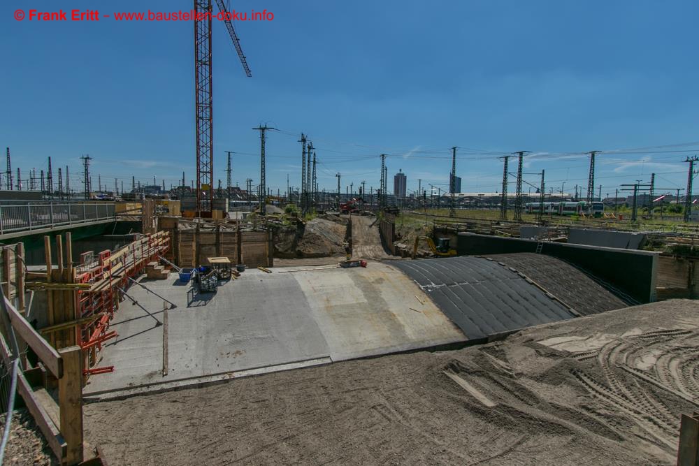 Auch der Betonbau an der Parthebrücke ist fertig. Jetzt folgen die Abdichtungsarbeiten.