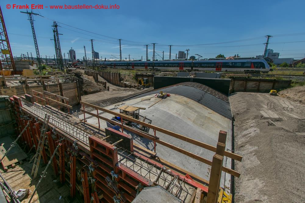 Auch der Betonbau an der Parthebrücke ist fertig. Jetzt folgen die Abdichtungsarbeiten.