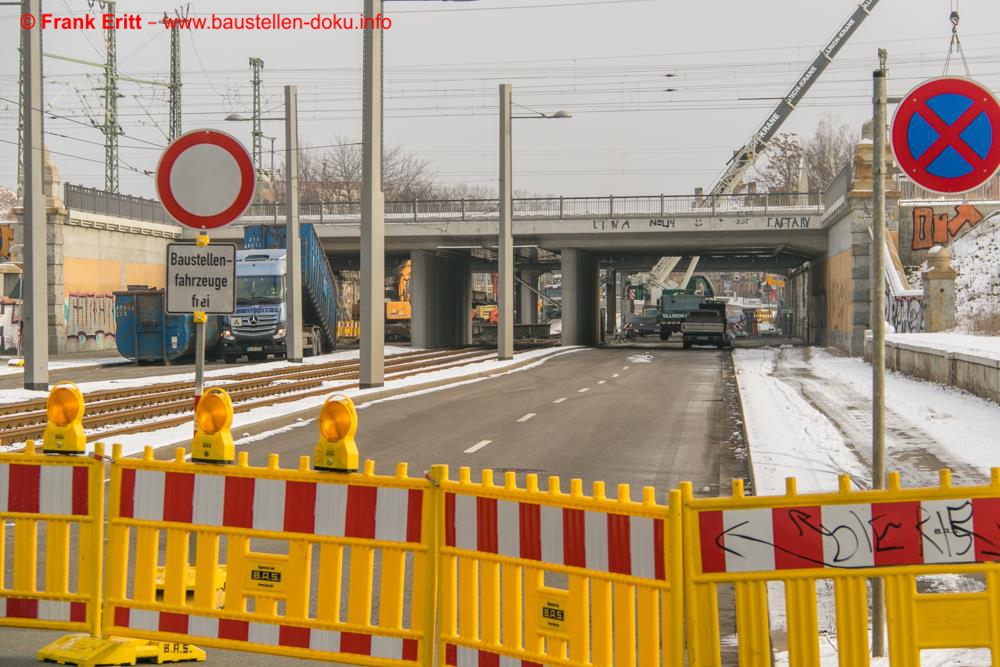 Die Berliner Straße ist voll gesperrt.