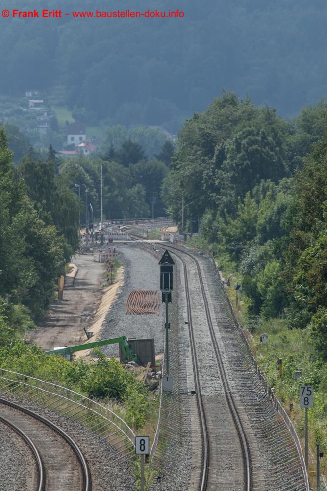 Blick von der Ochsenbrücke - Planum für neues Gleisbett eingebaut.