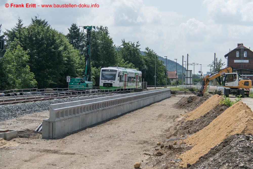 Der neue Bahnsteig in Gera Zwötzen ist errichtet.