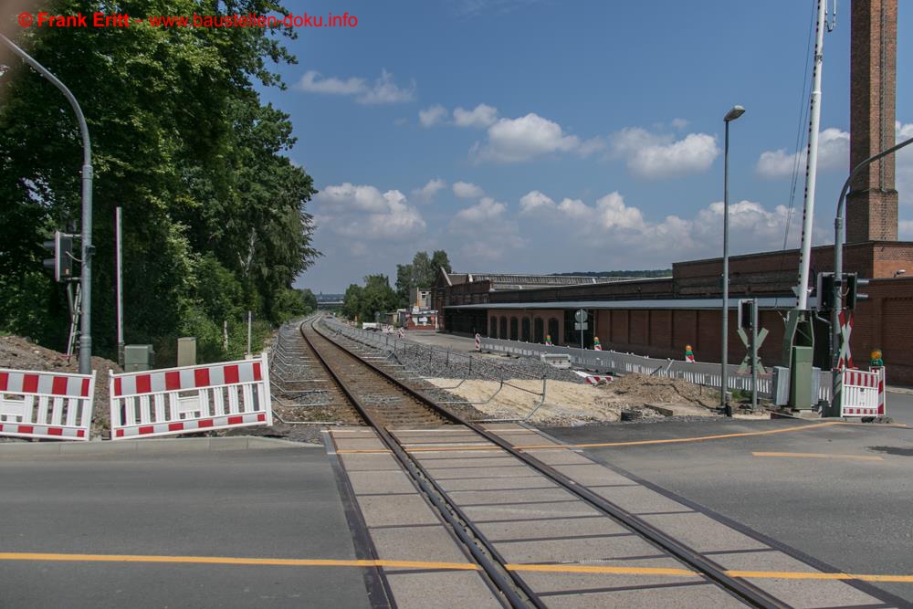 Blick vom Bahnübergang Lasurstraße nach Norden