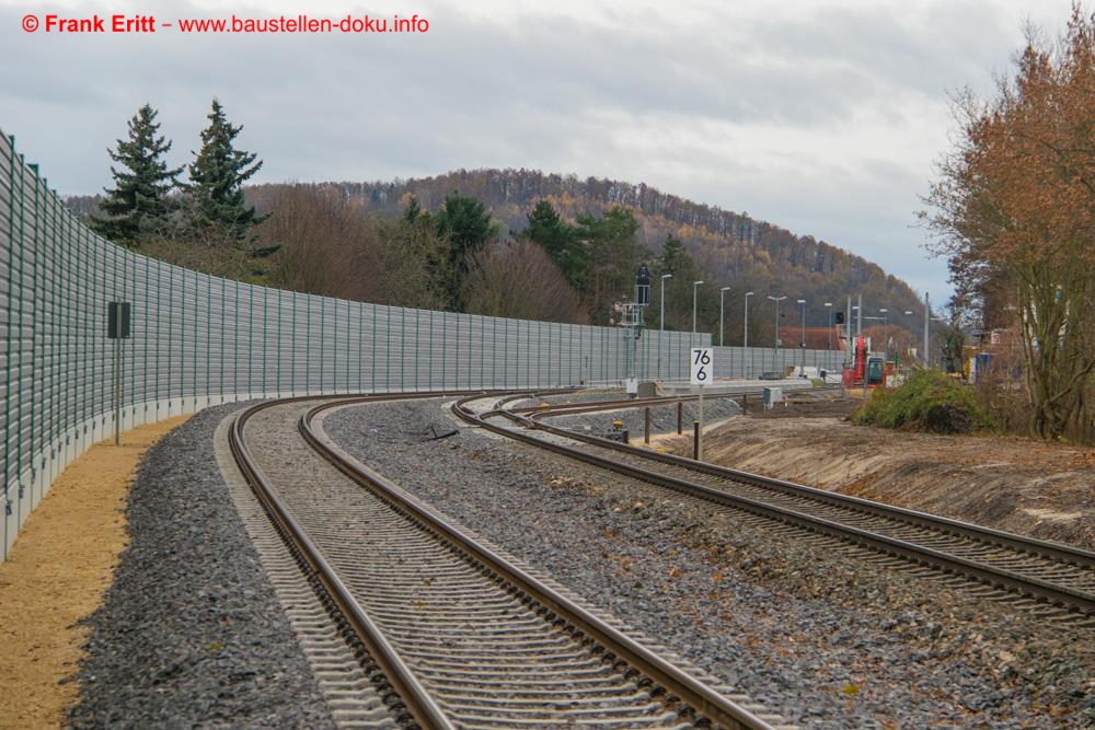 ZDie Zweigleisige Strecke endet am Bahnhof Zwötzen.