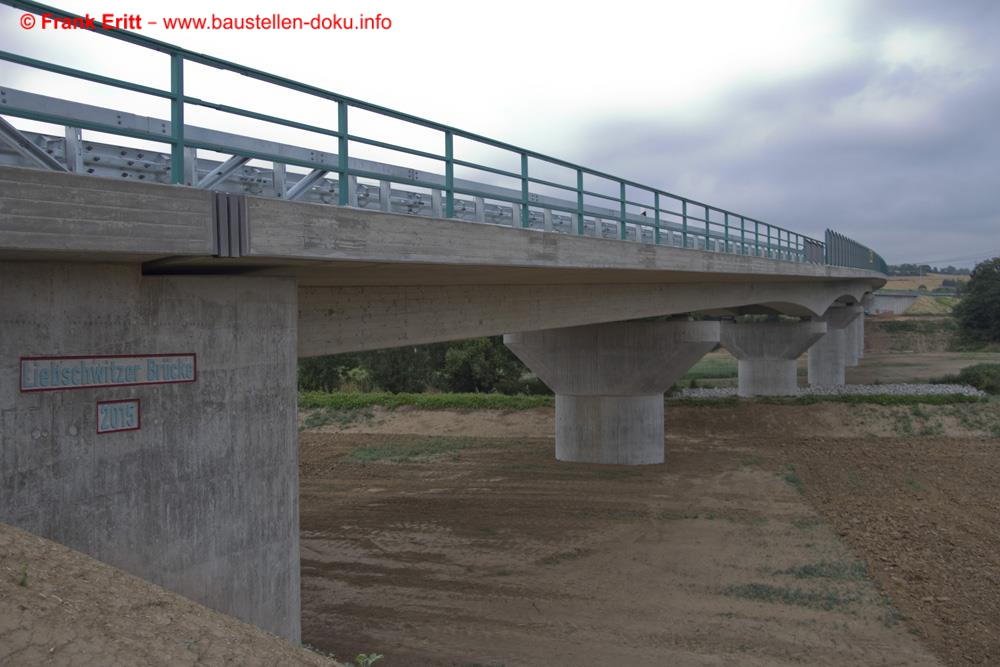 Die Inschrift am Widerlager wird aber auch so nie gelesen werden.