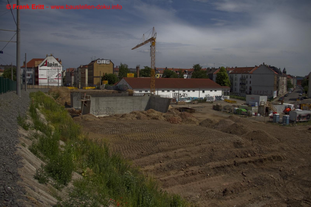 Widerlager der Ostbrücken fertig gestellt - Hinterfüllung beginnt