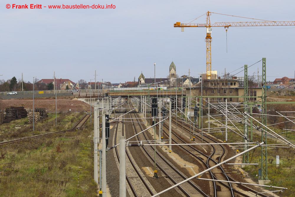 Blick zur neuen Brücke von Süden aus.