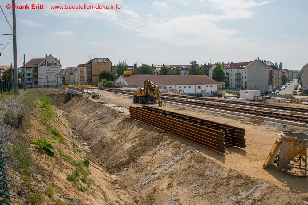 Blick zur Ostbrücke. Hier beginnt schon der Gleisbau.