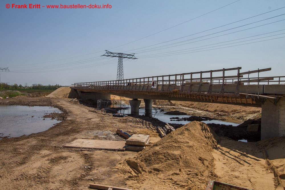 Restarbeiten an der Brücke der zukünftigen Anschlussstelle Rötha.