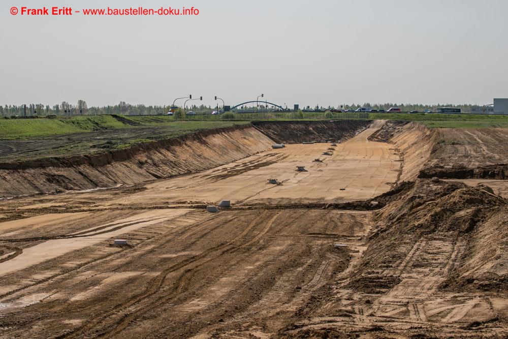 Blick von der Überschüttung und zukünftigen Brücke der AS Borna-Nord nach Süden.